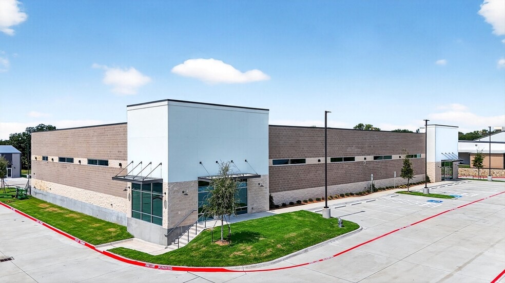 304 Progress Dr, Sherman, TX for sale - Building Photo - Image 3 of 18