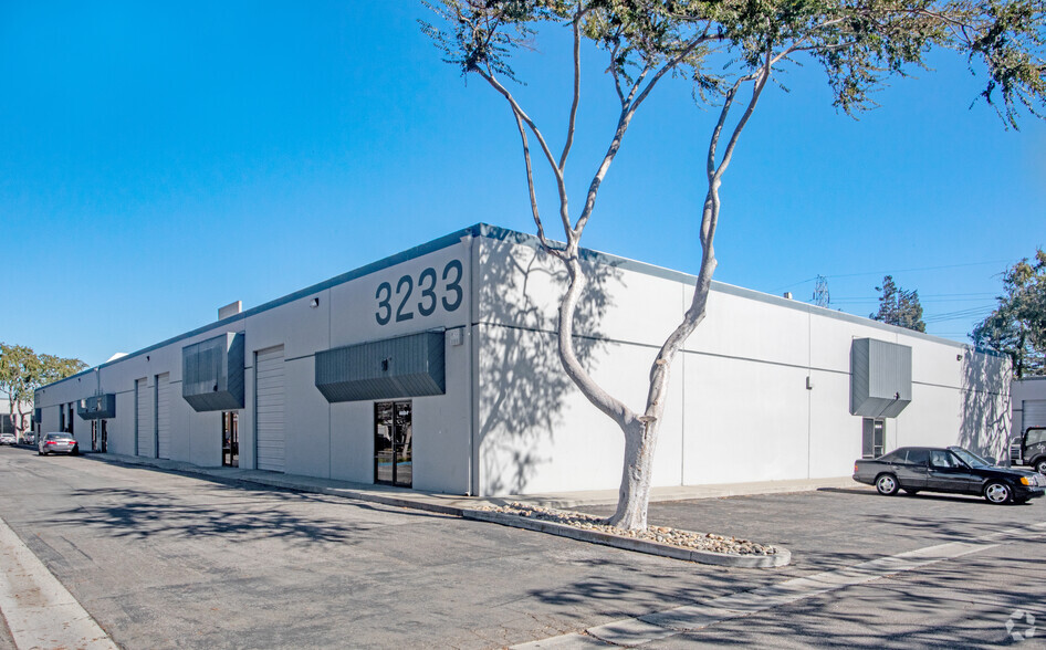 3233-3283 De La Cruz Blvd, Santa Clara, CA à louer - Photo du bâtiment - Image 1 de 6