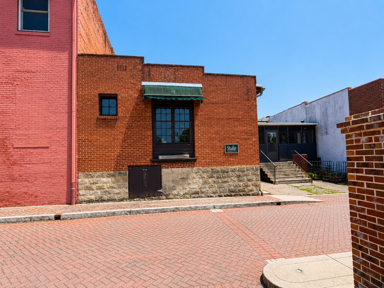 61 Doyle St, Toccoa, GA à vendre - Photo du bâtiment - Image 2 de 11