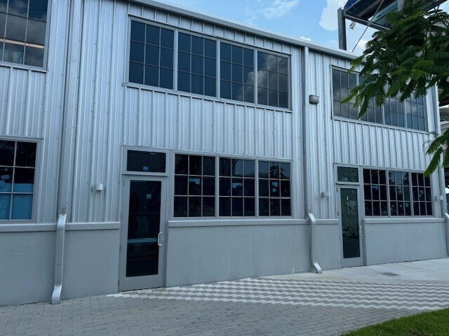 3387 Pan American Dr, Miami, FL à louer - Photo principale - Image 1 de 3