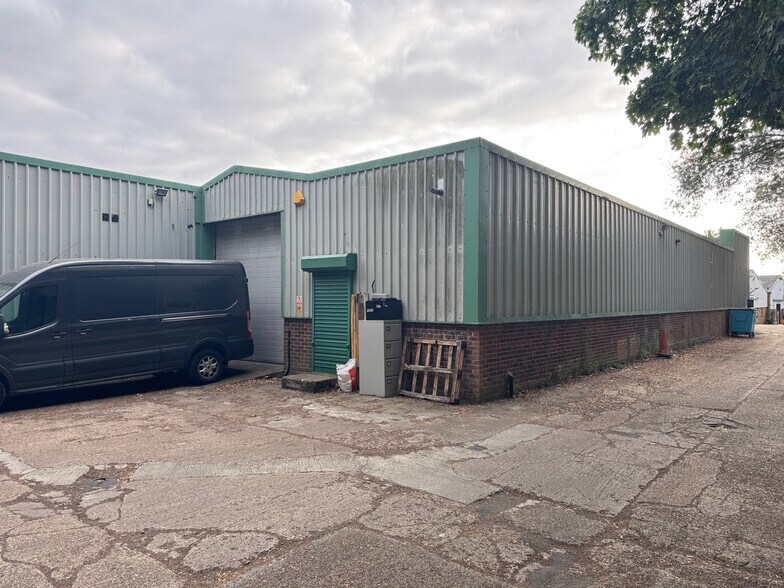 23-25 Tallon Rd, Brentwood à vendre - Photo du bâtiment - Image 2 de 3