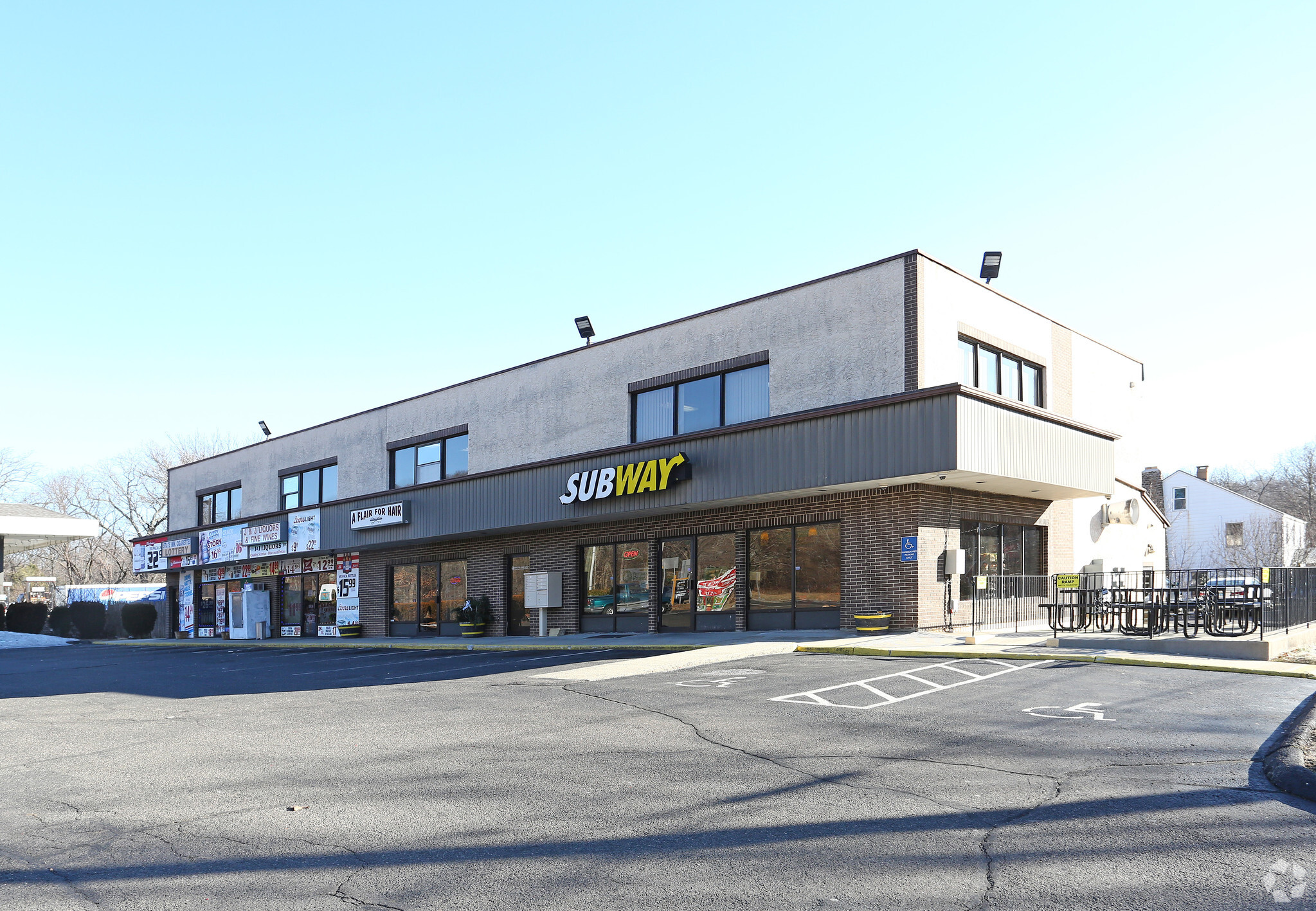 325 Chamberlain Hwy, Meriden, CT for lease Primary Photo- Image 1 of 6