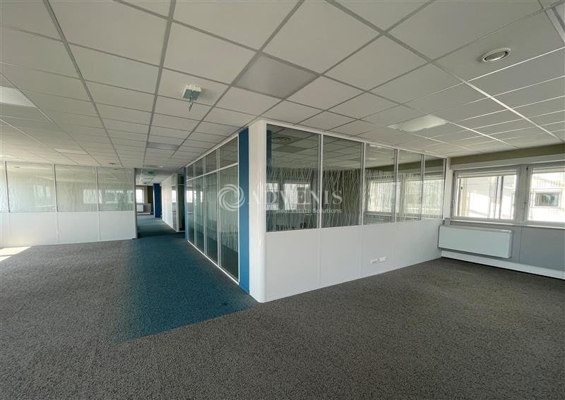 Office in Tremblay-en-France for lease - Interior Photo - Image 1 of 12