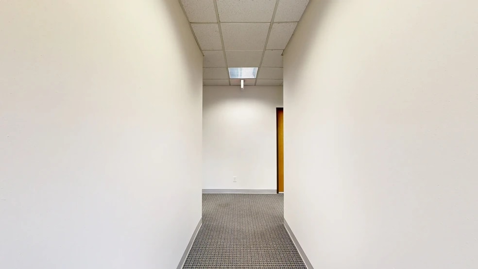 1213 W Carrier Pky, Grand Prairie, TX for lease - Matterport 3D Scan - Image 2 of 24