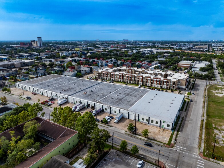 2802 Canal St, Houston, TX à louer - Photo du bâtiment - Image 2 de 14