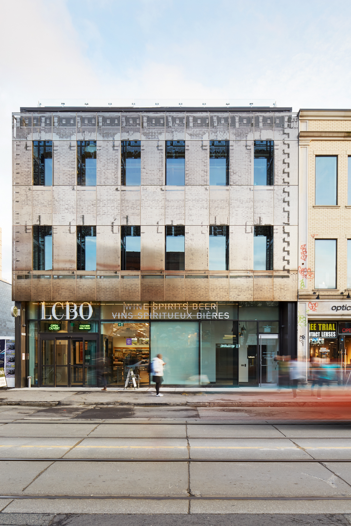 619-621 Queen St W, Toronto, ON for lease Primary Photo- Image 1 of 6