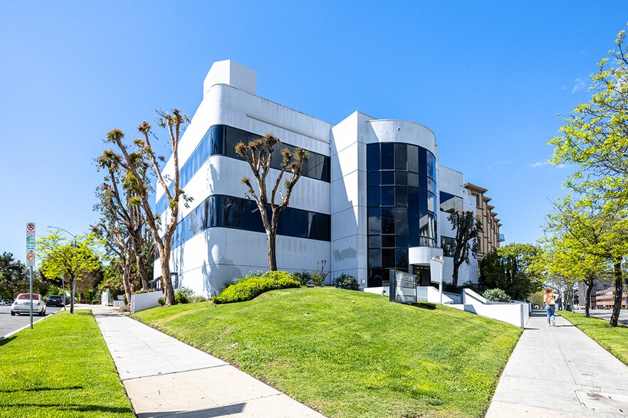 4160 Wilshire Blvd, Los Angeles, CA for lease - Building Photo - Image 2 of 11