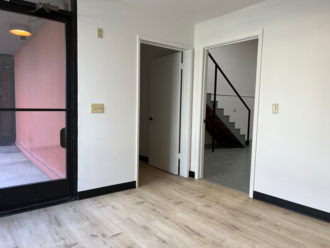 2057 Goodyear Ave, Ventura, CA 93003 - Unit H -  - Interior Photo - Image 2 of 4