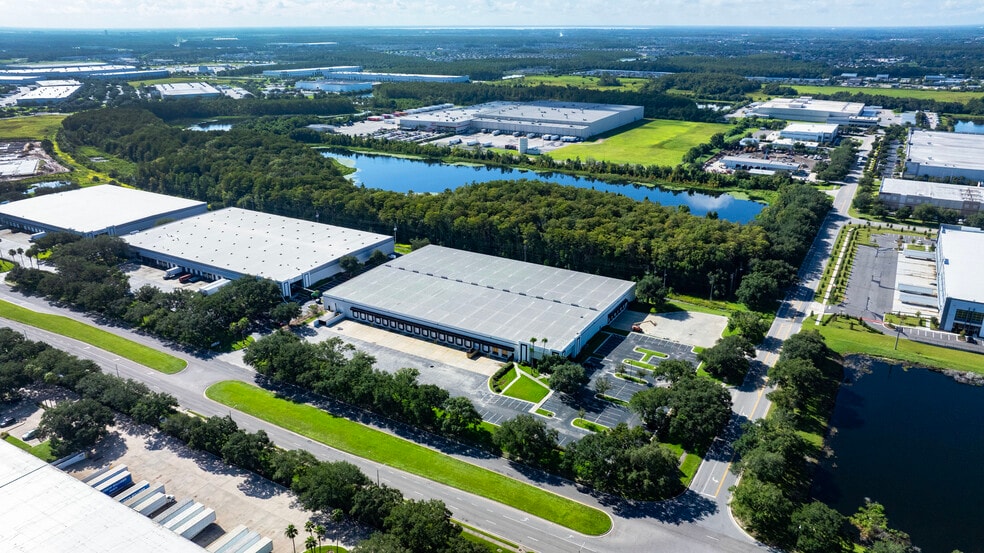1350 Tradeport Dr, Orlando, FL à louer - Photo du bâtiment - Image 1 de 7