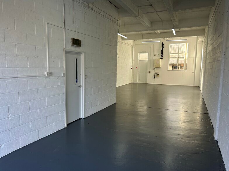 131 Aurelia Rd, Croydon à louer - Photo du bâtiment - Image 3 de 9