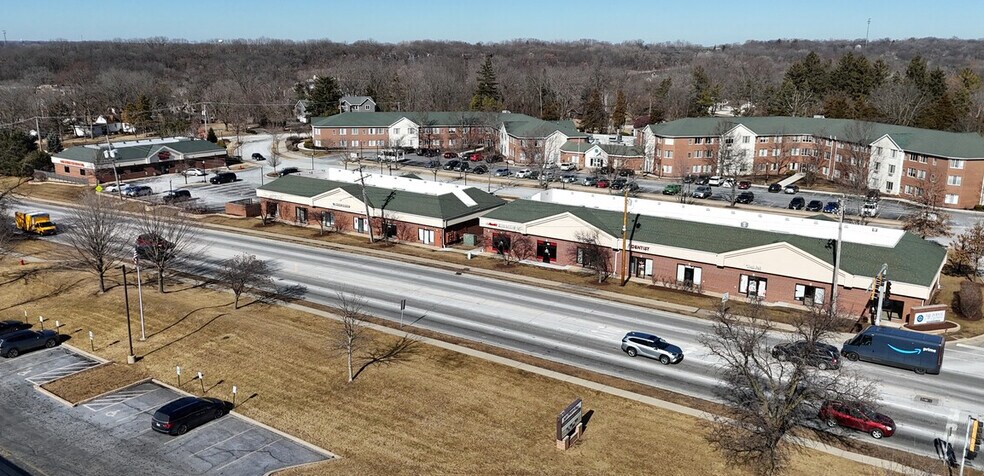 104-128 Eastgate Dr, Algonquin, IL à louer - Photo du bâtiment - Image 2 de 3