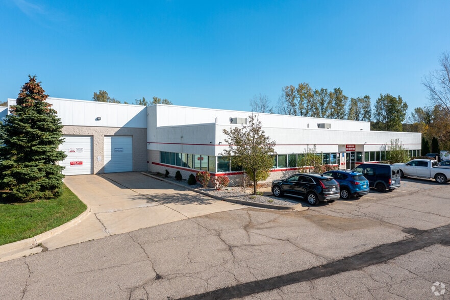 22222 Roethel Dr, Novi, MI à vendre - Photo du bâtiment - Image 3 de 5