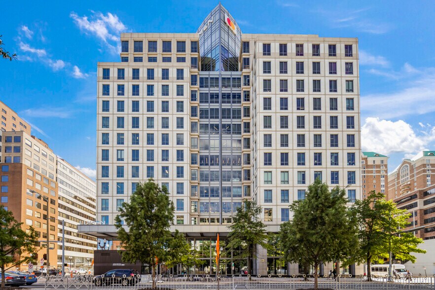 4250 N Fairfax Dr, Arlington, VA for lease - Primary Photo - Image 1 of 5