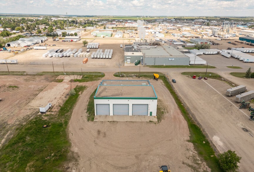 5802 52 Av, Taber, AB for sale - Building Photo - Image 3 of 12