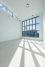 9-35 Avenue Pierre De Coubertin, Paris for lease Building Photo- Image 1 of 4