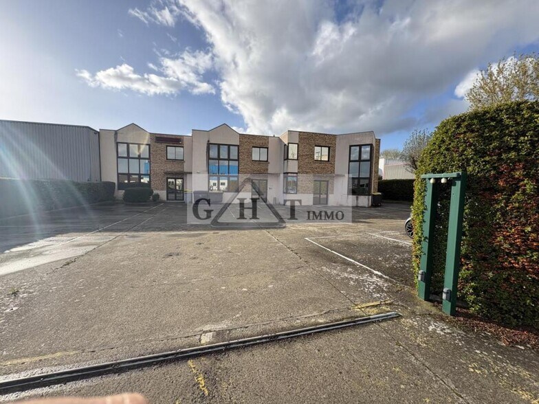 Office in BOISSY-L'AILLERIE for sale - Building Photo - Image 1 of 13