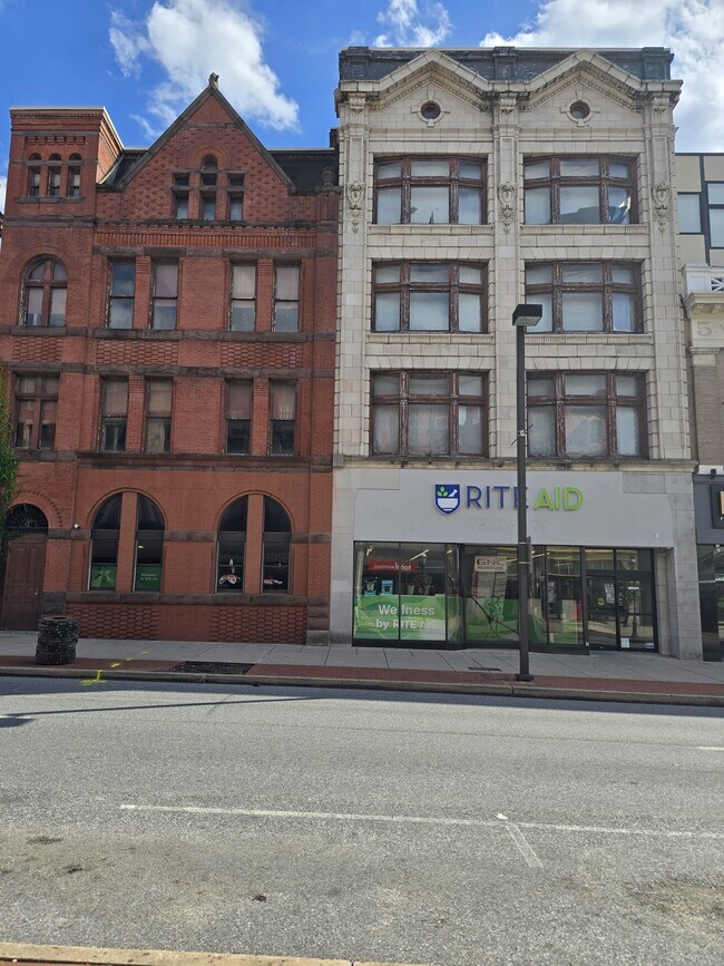 Plus de détails pour 40-42 W Market St, York, PA - Commerce de détail à louer