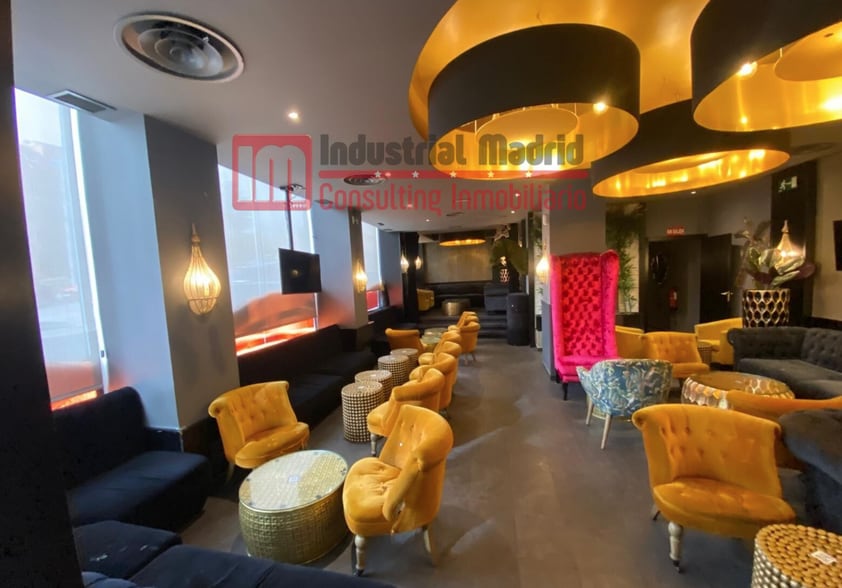 Immeuble residentiel dans Madrid, Madrid à vendre - Photo du bâtiment - Image 2 de 3