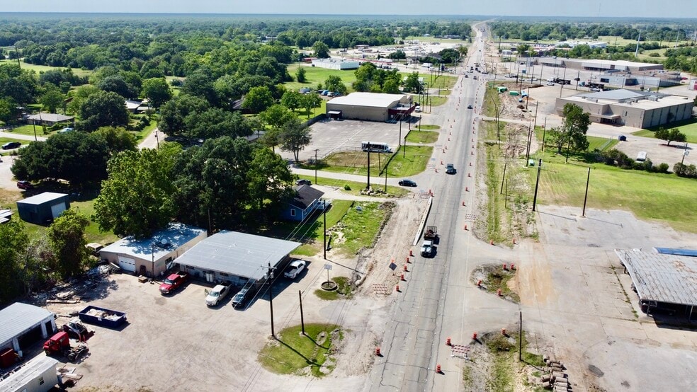 206 S Columbia Dr, West Columbia, TX à vendre - Photo du bâtiment - Image 2 de 32