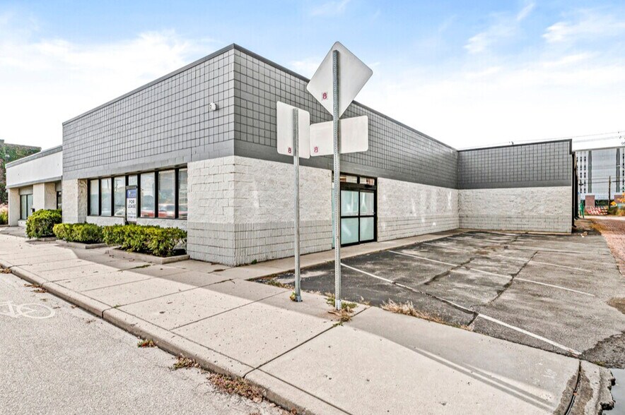 1340 N Illinois St, Indianapolis, IN à louer - Photo du bâtiment - Image 2 de 27