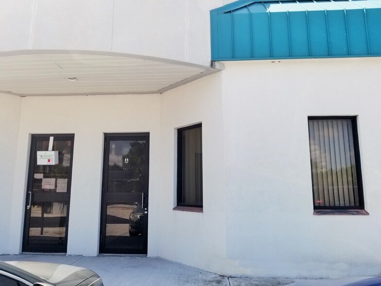 4738 Grand Blvd, New Port Richey, FL à louer - Photo du bâtiment - Image 3 de 10