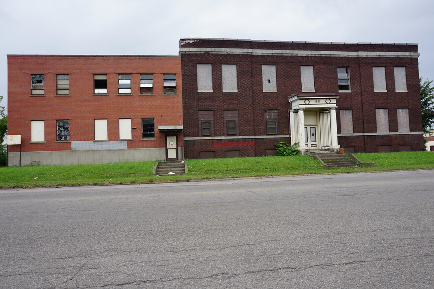 1221 Clinton St, Buffalo, NY for sale - Primary Photo - Image 1 of 1