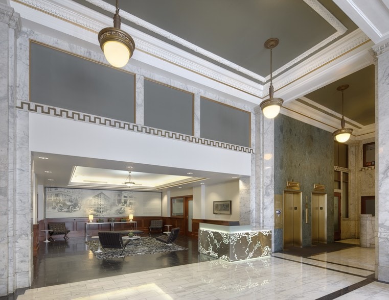 810 3rd Ave, Seattle, WA for sale - Lobby - Image 2 of 6