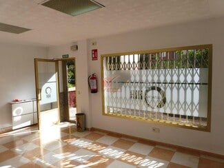 Plus de détails pour Multi-résidentiel à vendre