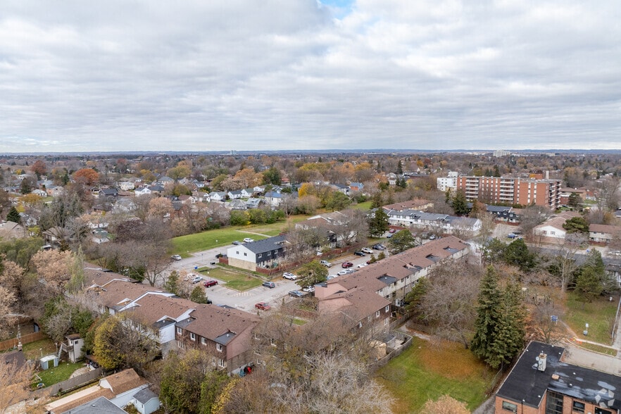 100 Rideau St, Oshawa, ON for sale - Building Photo - Image 3 of 18