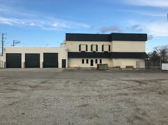 410 W Jefferson Ave, Trenton, MI à vendre - Photo du bâtiment - Image 2 de 4