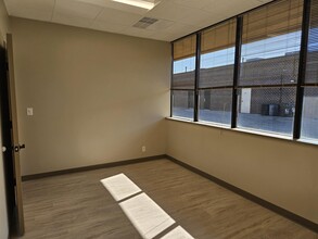 11303-11324 Chicago Cir, Omaha, NE for lease Interior Photo- Image 2 of 3