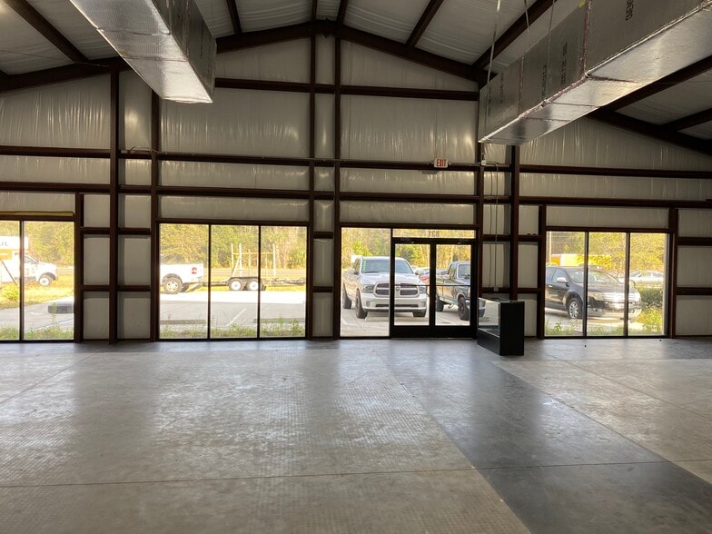 827 Leonard C Taylor Pkwy, Green Cove Springs, FL for lease - Primary Photo - Image 1 of 6