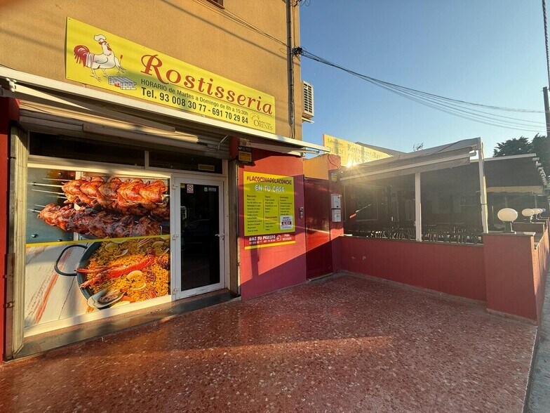 Commerce de détail dans Castelldefels, Barcelona à louer - Photo du bâtiment - Image 2 de 5