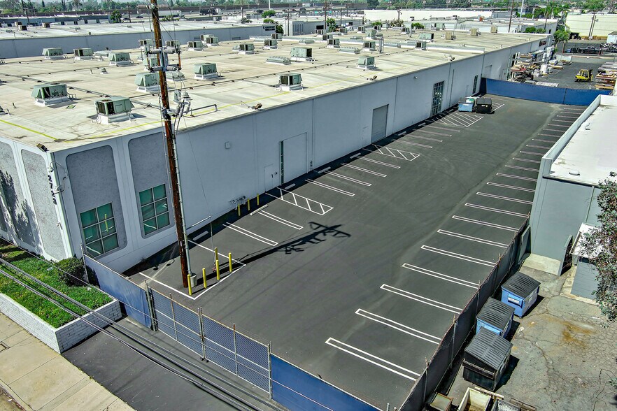 12723 Wentworth St, Pacoima, CA à louer - Photo du bâtiment - Image 2 de 9