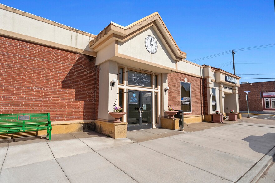 102 N Washington St, Saint Croix Falls, WI à vendre - Photo du bâtiment - Image 3 de 30