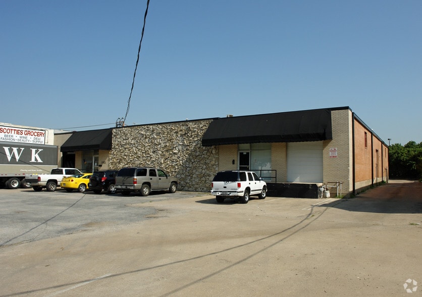 1921 Record Crossing Rd, Dallas, TX for sale - Building Photo - Image 2 of 4