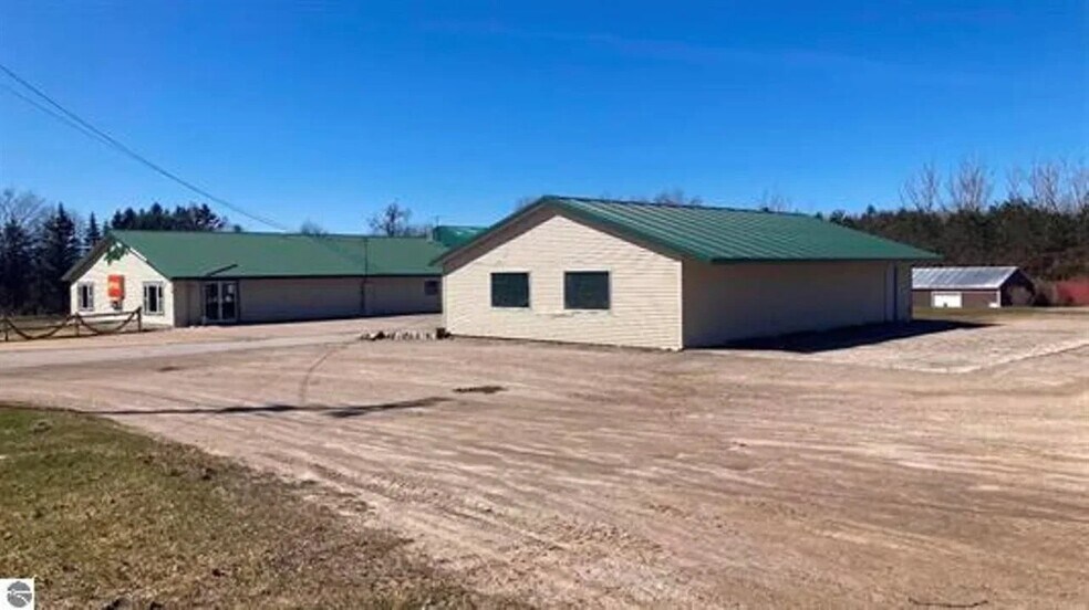 9821 N US Highway 31, Ellsworth, MI à vendre - Photo du bâtiment - Image 2 de 15