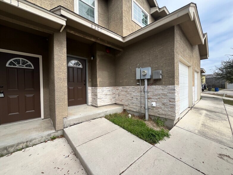 6309 Attucks Ln, San Antonio, TX à vendre - Photo du bâtiment - Image 2 de 31