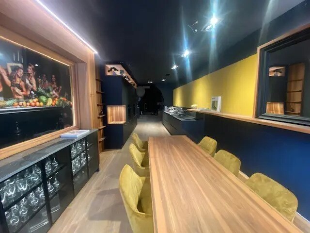 Retail in Aix-en-Provence for lease Interior Photo- Image 1 of 10