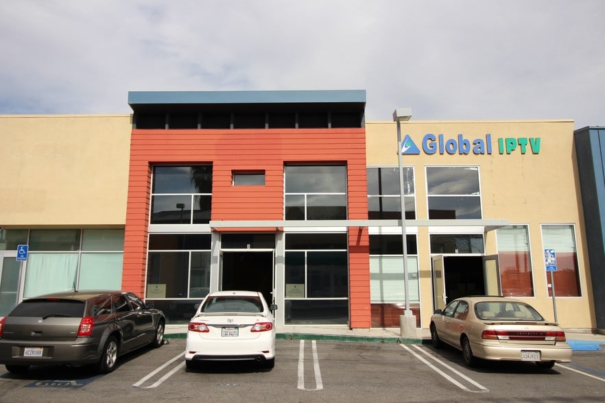 9755-9757 Garden Grove Blvd, Garden Grove, CA à louer - Photo du bâtiment - Image 2 de 2