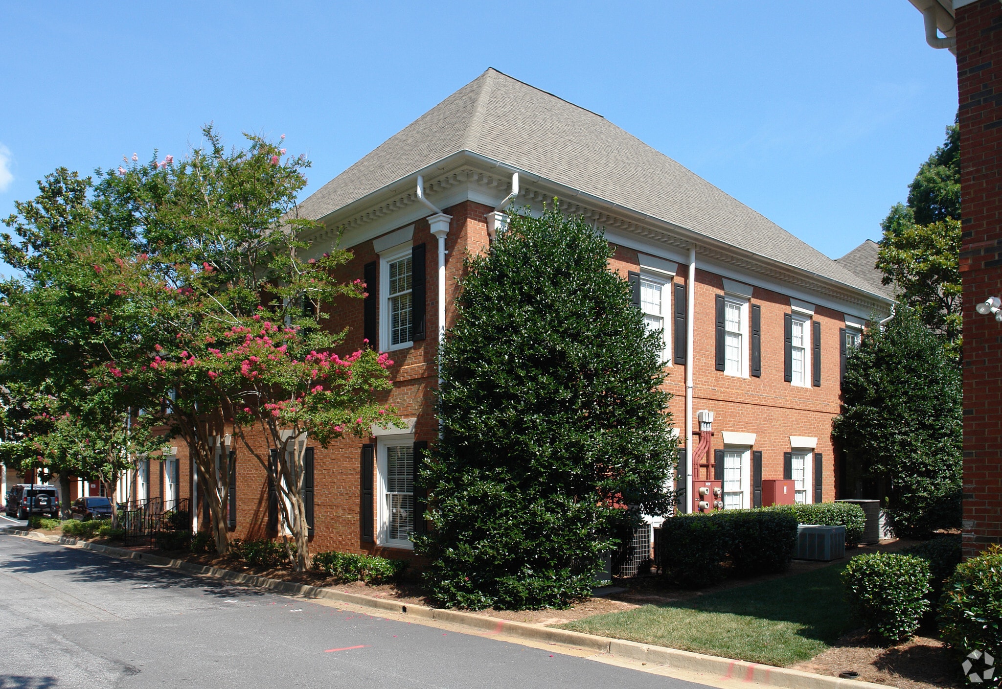 6849 Peachtree Dunwoody Rd NE, Atlanta, GA à louer Photo du bâtiment- Image 1 de 3