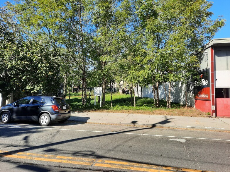 230 W Main St, Riverhead, NY à vendre - Autre - Image 2 de 5