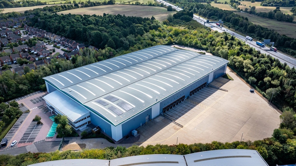 Badgers Rise, Bedford for lease - Primary Photo - Image 1 of 7