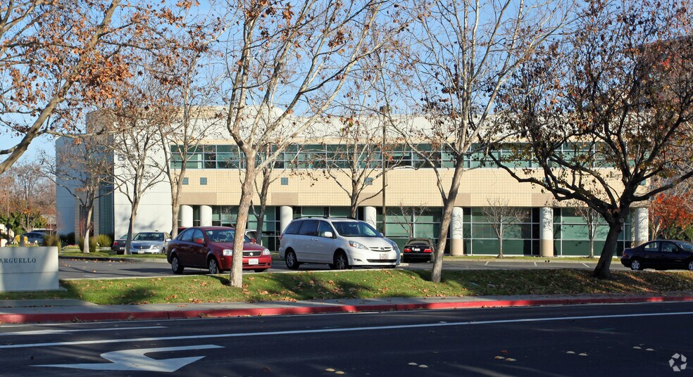 801 Brewster Ave, Redwood City, CA à louer - Photo du bâtiment - Image 2 de 4