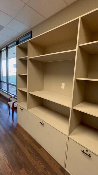 11879 W 112th St, Overland Park, KS à louer - Vidéo sur l’inscription commerciale - Image 2 de 12