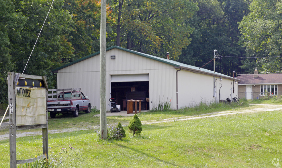 244 Town Country Rd, Vanderbilt, PA à vendre - Photo principale - Image 1 de 1