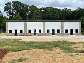 4738 Commons Dr, Denver, NC à louer Photo du bâtiment- Image 1 de 13