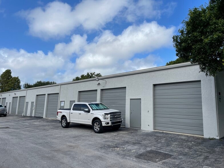 4317 62nd Ave N, Pinellas Park, FL for lease - Building Photo - Image 3 of 12