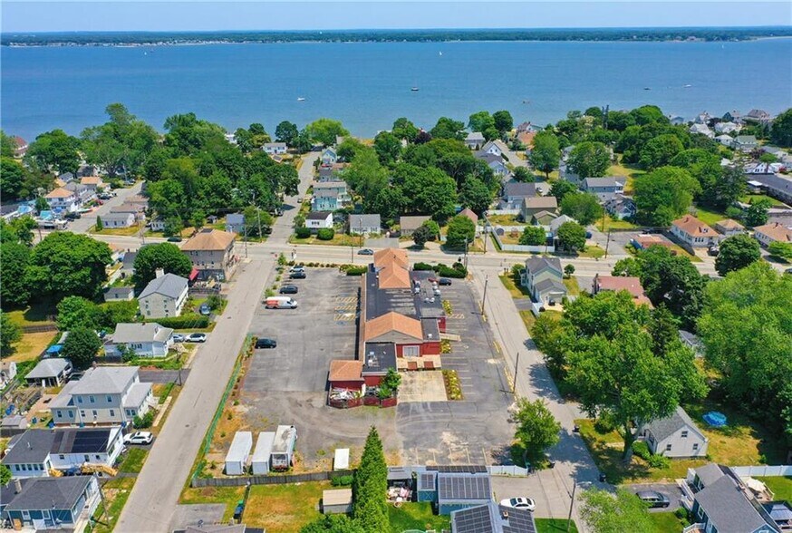 955 W Shore Rd, Warwick, RI à vendre - Photo du bâtiment - Image 2 de 19