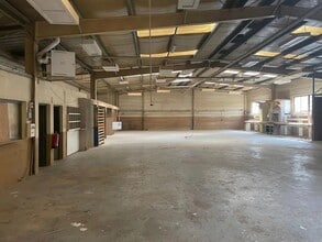 Flex in Fontenay-sous-Bois for lease Interior Photo- Image 1 of 7